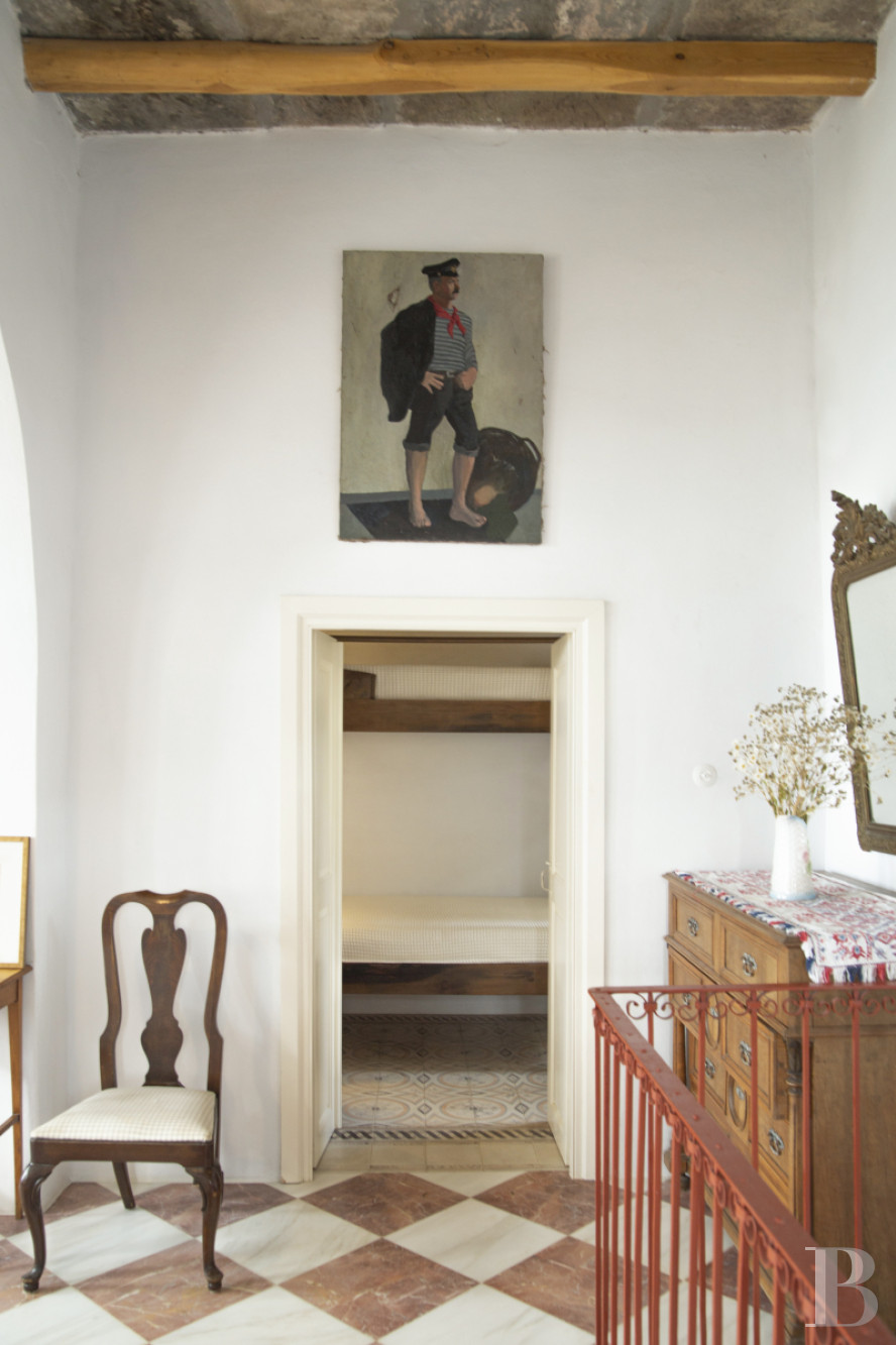 À Tinos, dans les Cyclades, une maison du 17e siècle tout de blanc vêtue - photo  n°11